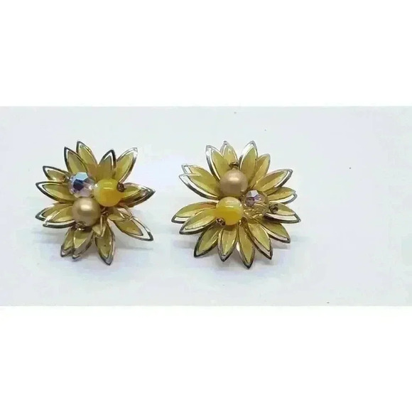 Vintage Coro Earrings Yellow Daisy Flower Enamel & Cut Out Glass Bead Center 50s - Picture 2 of 9